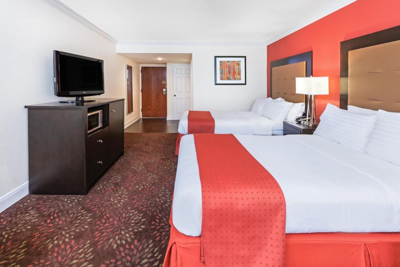Holiday Inn Tyler - Conference Center By Ihg Exterior photo