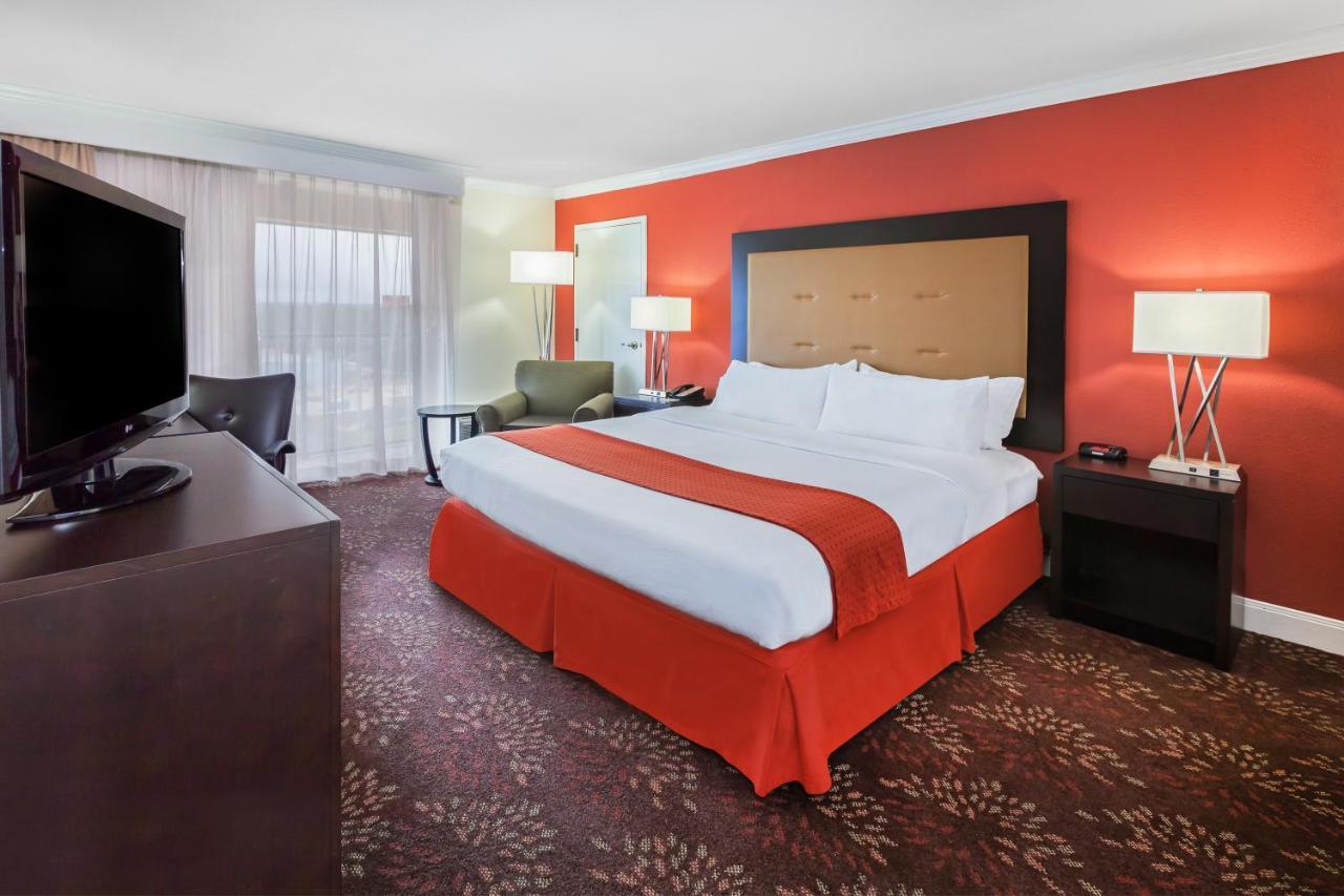 Holiday Inn Tyler - Conference Center By Ihg Exterior photo